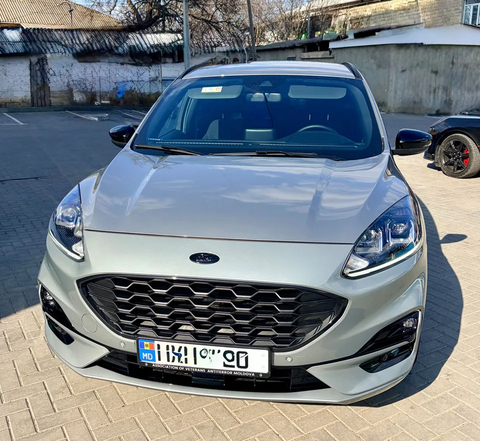 Ford Kuga 2022 — фото 1, купить с доставкой в Москву