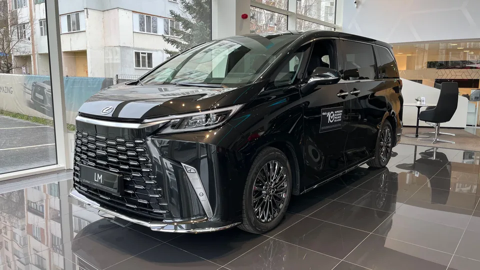 Lexus LM 2025 — фото 1, купить с доставкой в Москву