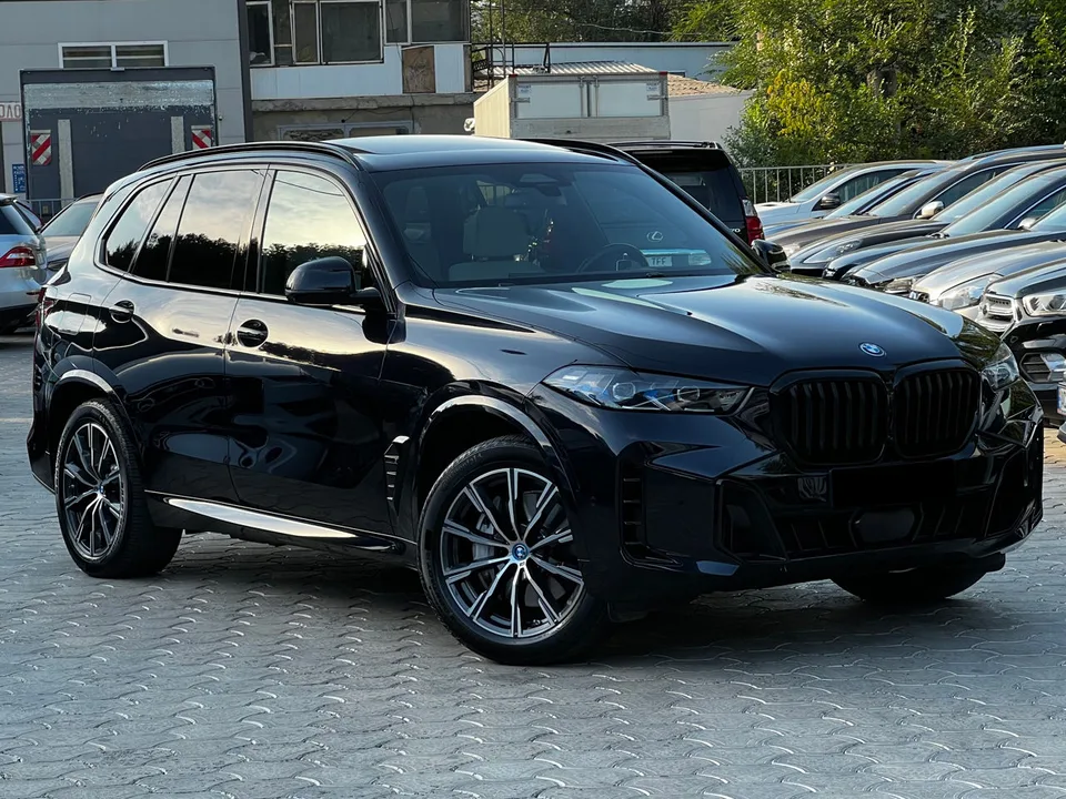 BMW X5 2024 — фото 1, купить с доставкой в Москву