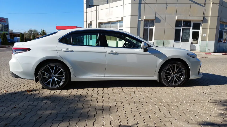 Toyota Camry 2022 — фото 1, купить с доставкой в Москву