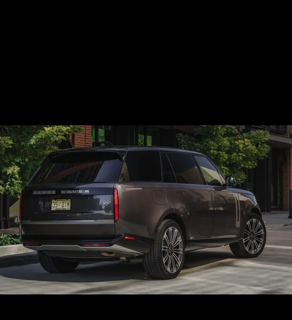 Land Rover Range Rover 2023 — фото 1, купить с доставкой в Москву