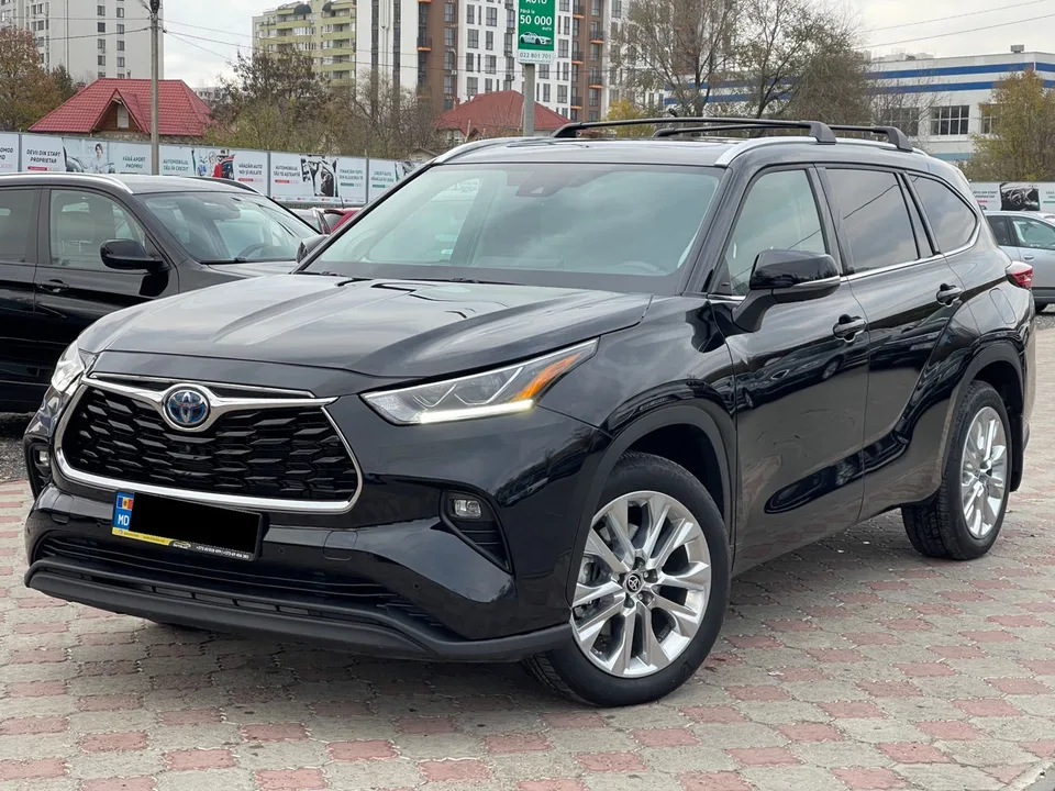 Toyota Highlander 2022 — фото 1, купить с доставкой в Москву