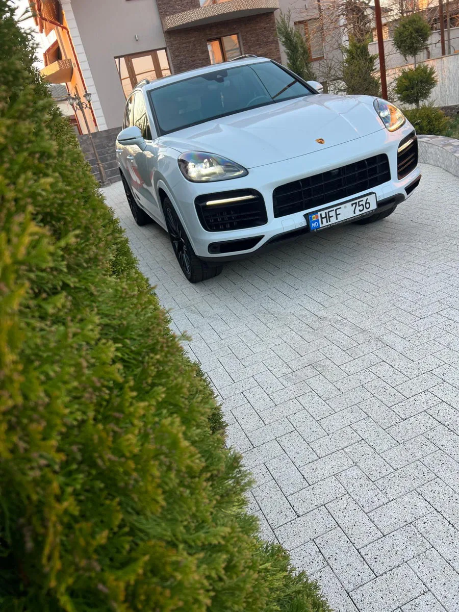 Porsche Cayenne 2023 — фото 1, купить с доставкой в Москву