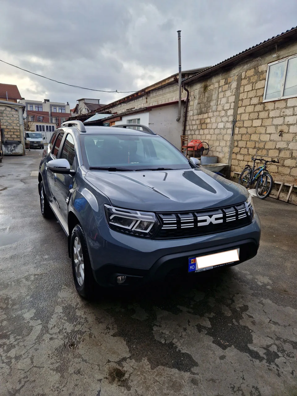 Dacia Duster 2023 — фото 1, купить с доставкой в Москву