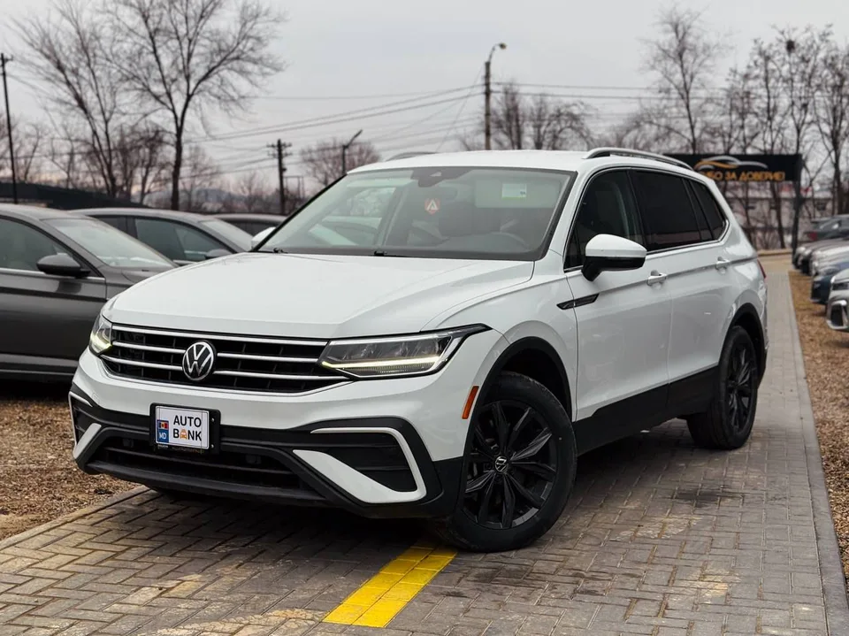 Volkswagen Tiguan 2024 — фото 1, купить с доставкой в Москву