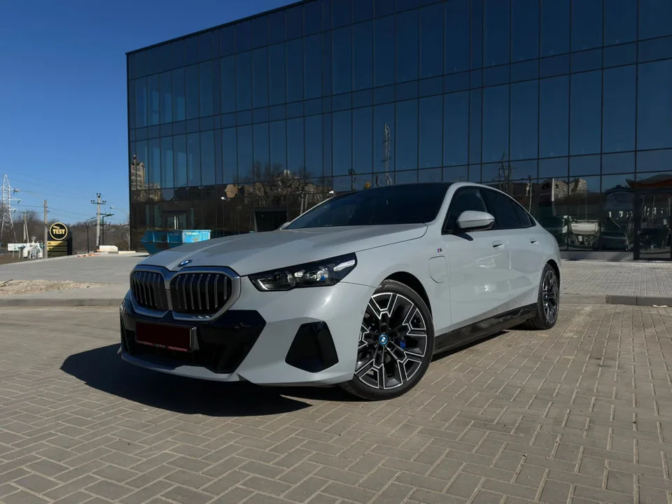 BMW 5 Series 2024 — фото 1, купить с доставкой в Москву