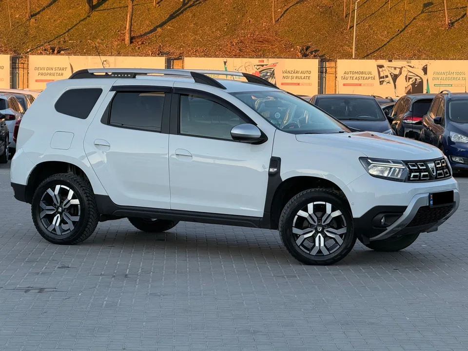 Dacia Duster 2022 — фото 1, купить с доставкой в Москву