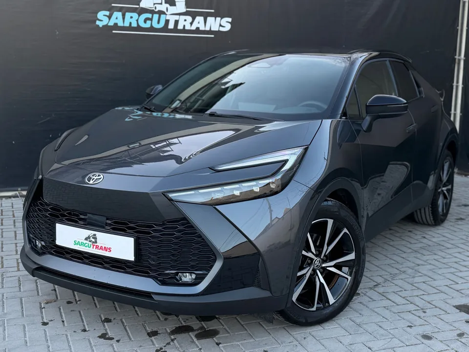 Toyota C-HR 2024 — фото 1, купить с доставкой в Москву