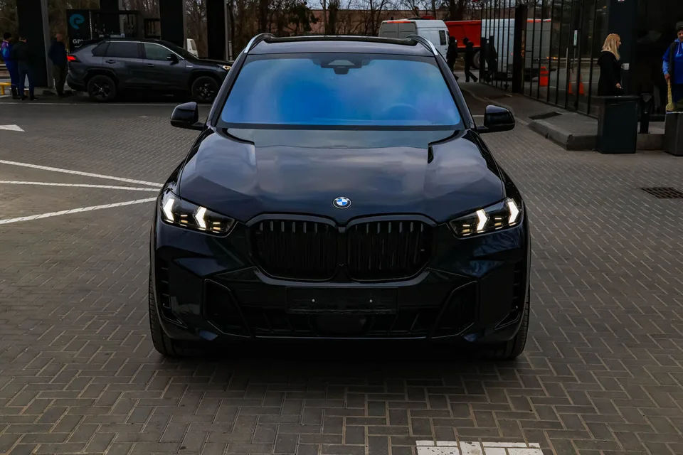 BMW X5 2025 — фото 1, купить с доставкой в Москву