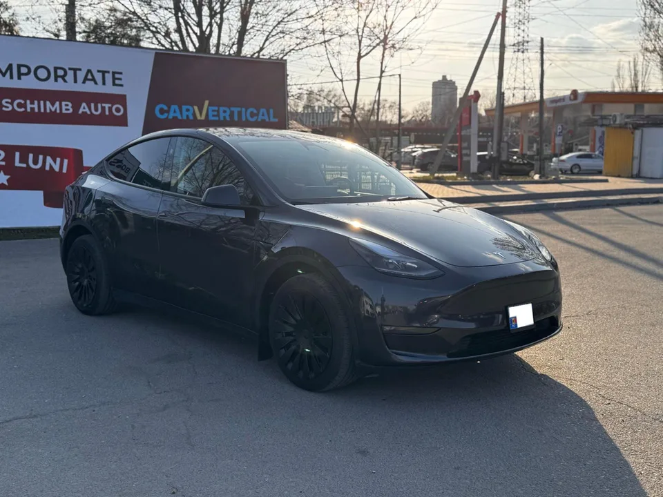 Tesla Model Y 2025 — фото 1, купить с доставкой в Москву