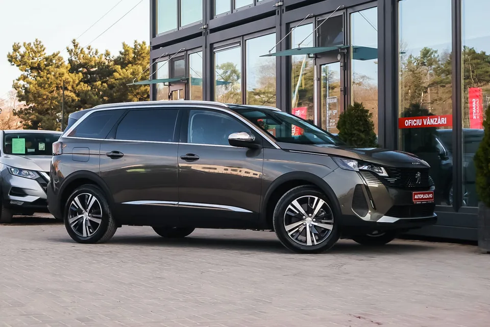 Peugeot 5008 2023 — фото 1, купить с доставкой в Москву