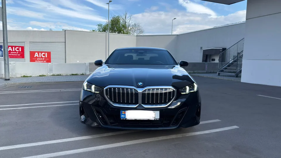 BMW 5 Series 2023 — фото 1, купить с доставкой в Москву