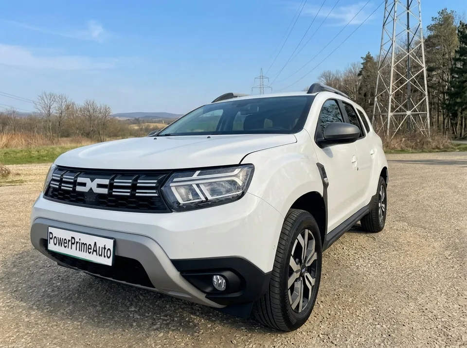 Dacia Duster 2023 — фото 1, купить с доставкой в Москву