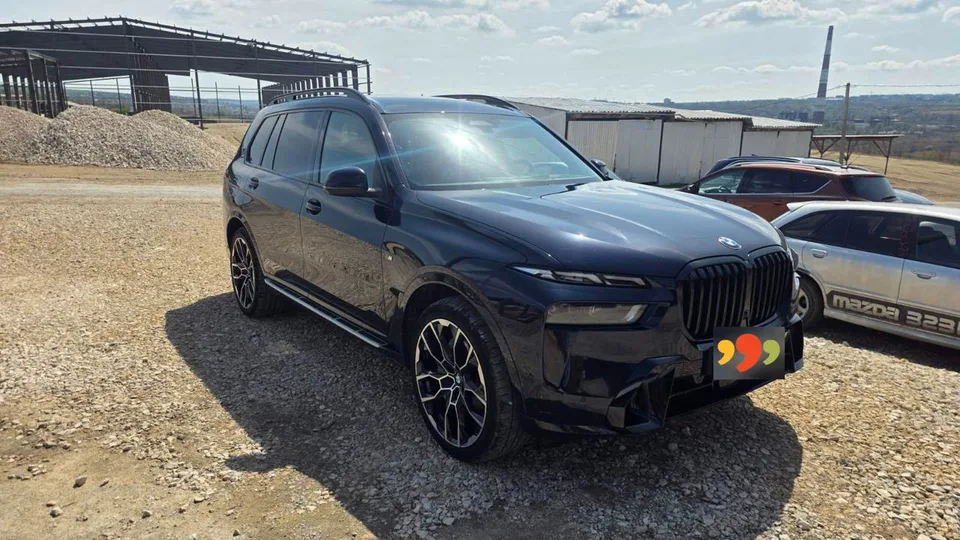 BMW X7 2023 — фото 1, купить с доставкой в Москву
