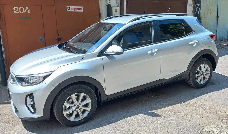 Kia Stonic 2023 — фото 1, купить с доставкой в Москву