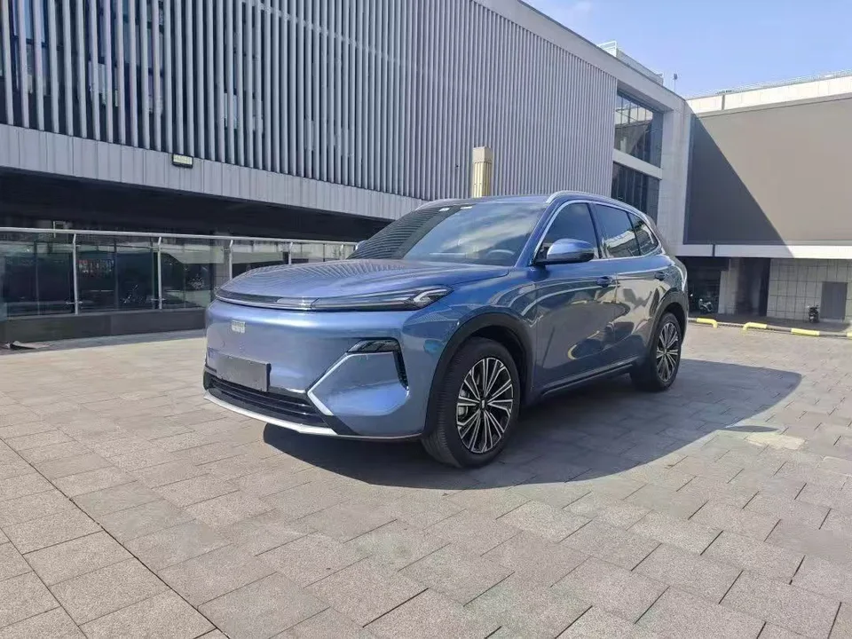 Geely Galaxy Starship 7 2024 — фото 1, купить с доставкой в Москву