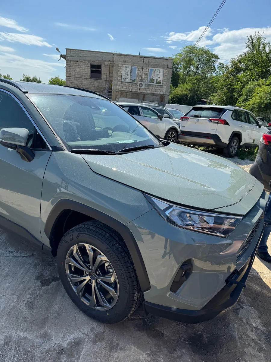 Toyota RAV4 2025 — фото 1, купить с доставкой в Москву
