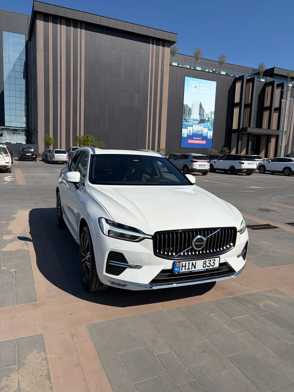 Volvo XC60 2022 — фото 1, купить с доставкой в Москву