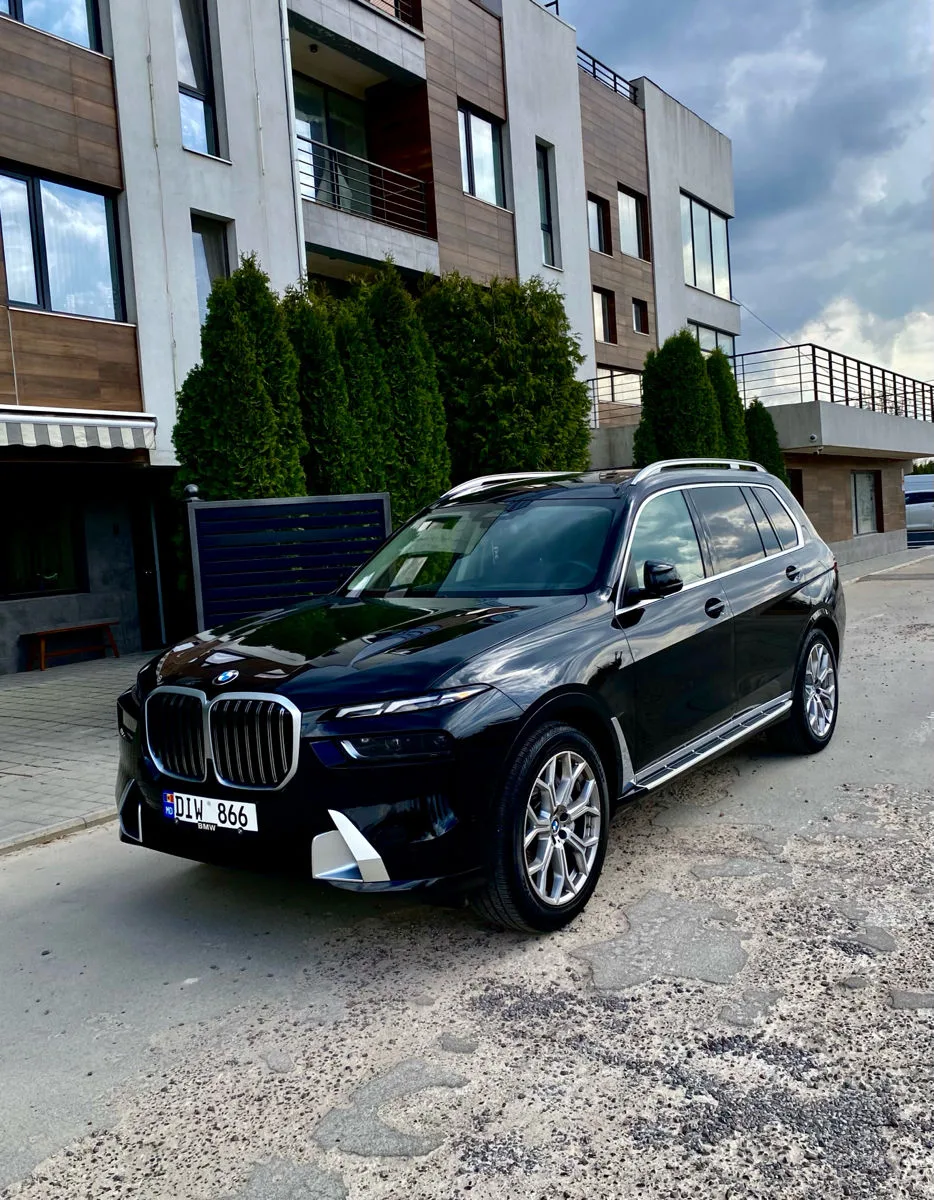 BMW X7 2024 — фото 1, купить с доставкой в Москву