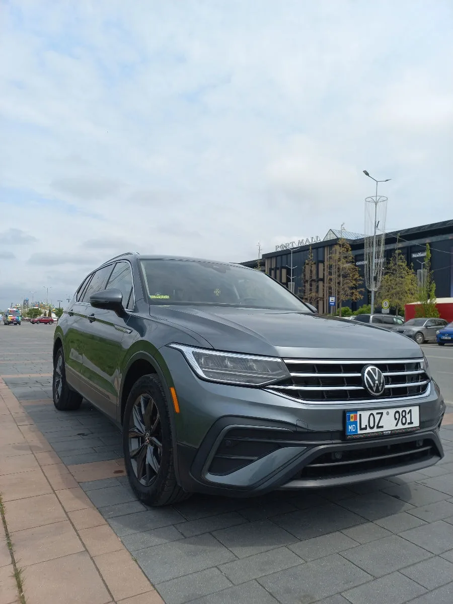 Volkswagen Tiguan 2023 — фото 1, купить с доставкой в Москву