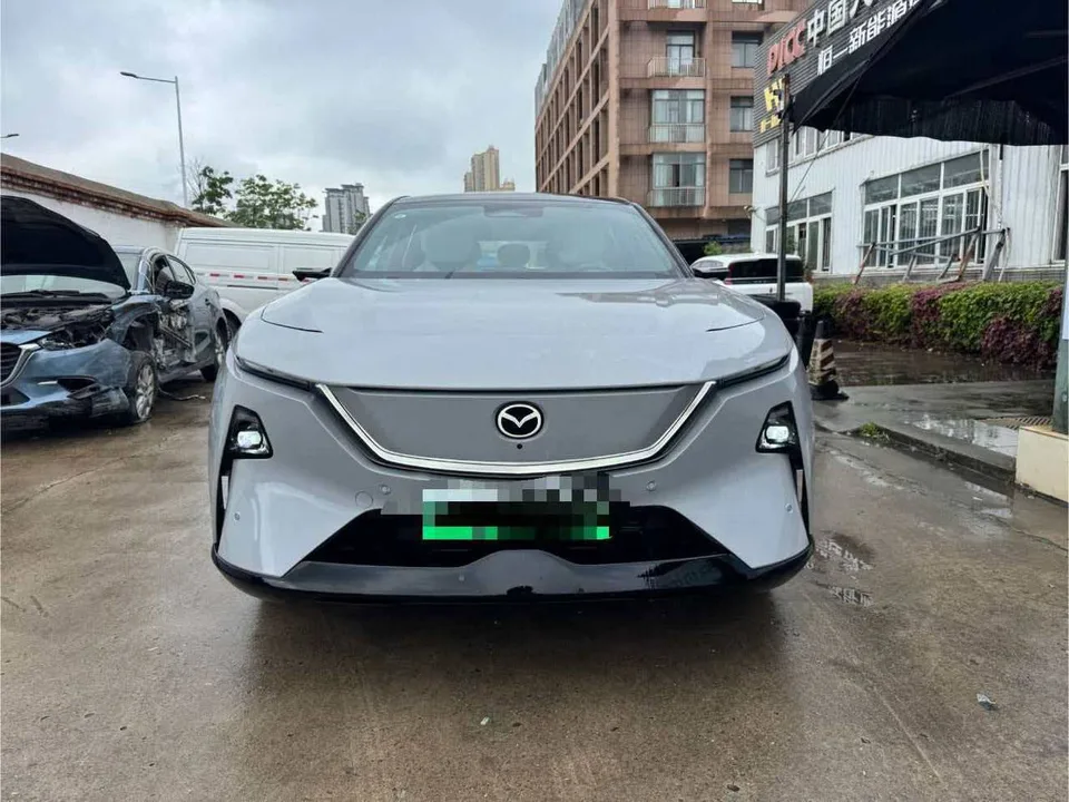 Mazda EZ-60 2025 — фото 1, купить с доставкой в Москву