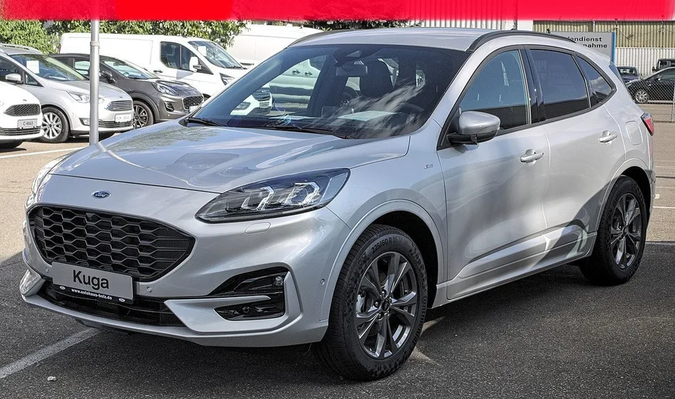 Ford Kuga 2022 — фото 1, купить с доставкой в Москву
