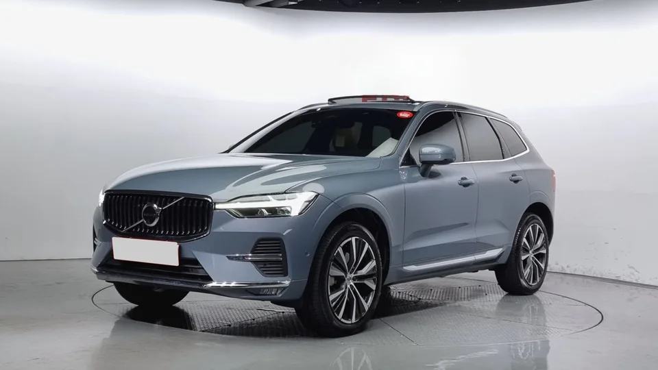 Volvo XC60 2022 — фото 1, купить с доставкой в Москву
