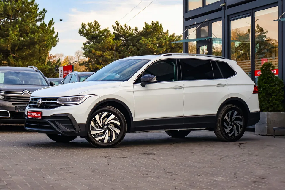 Volkswagen Tiguan 2025 — фото 1, купить с доставкой в Москву