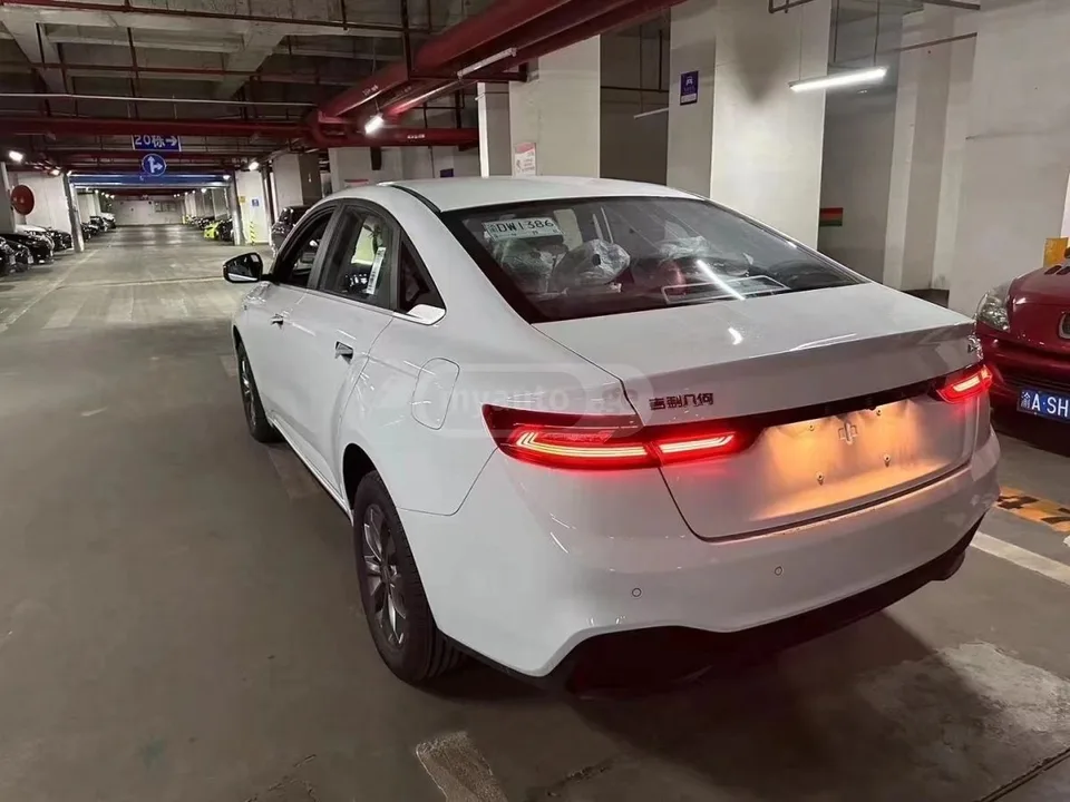 Geely Geometry C 2023 — миниатюра 3