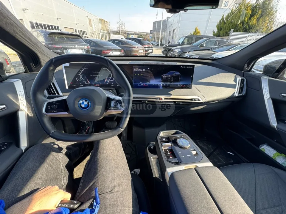 BMW IX Drive40 2023 — миниатюра 3