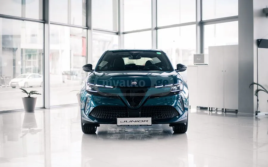 Alfa Romeo Junior 2025 — миниатюра 2