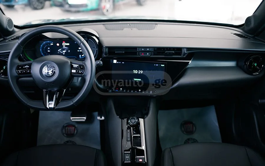 Alfa Romeo Junior 2025 — миниатюра 3