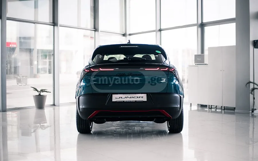 Alfa Romeo Junior 2025 — миниатюра 4