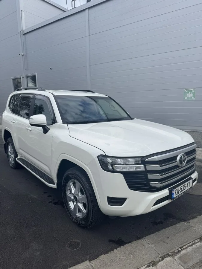 Toyota Land Cruiser 2023 — фото 1, купить с доставкой в Москву