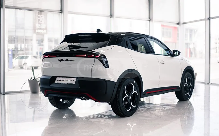 Alfa Romeo Junior 2025 — миниатюра 5