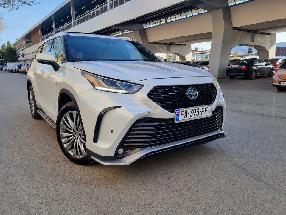 Toyota Highlander 2022 — фото 1, купить с доставкой в Москву