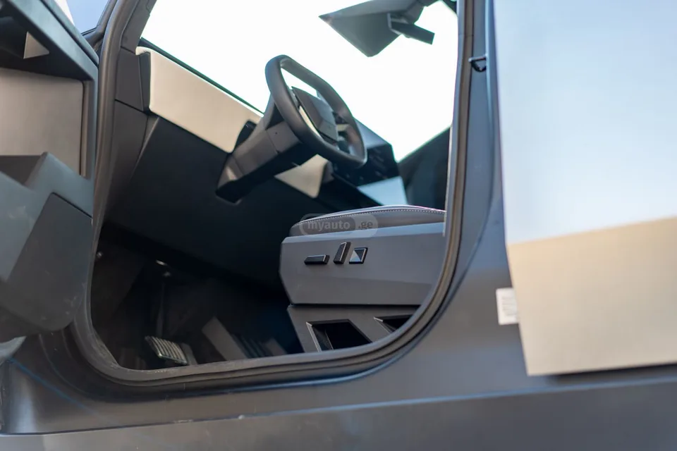 Tesla Cybertruck 2024 — миниатюра 3