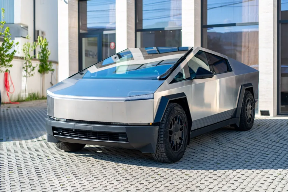 Tesla Cybertruck 2024 — миниатюра 4