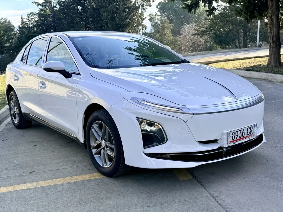 Hongqi E-QM5 2025 — фото 1, купить с доставкой в Москву