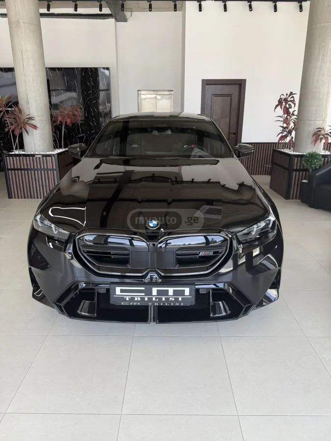 BMW M5 2025 — фото 1, купить с доставкой в Москву