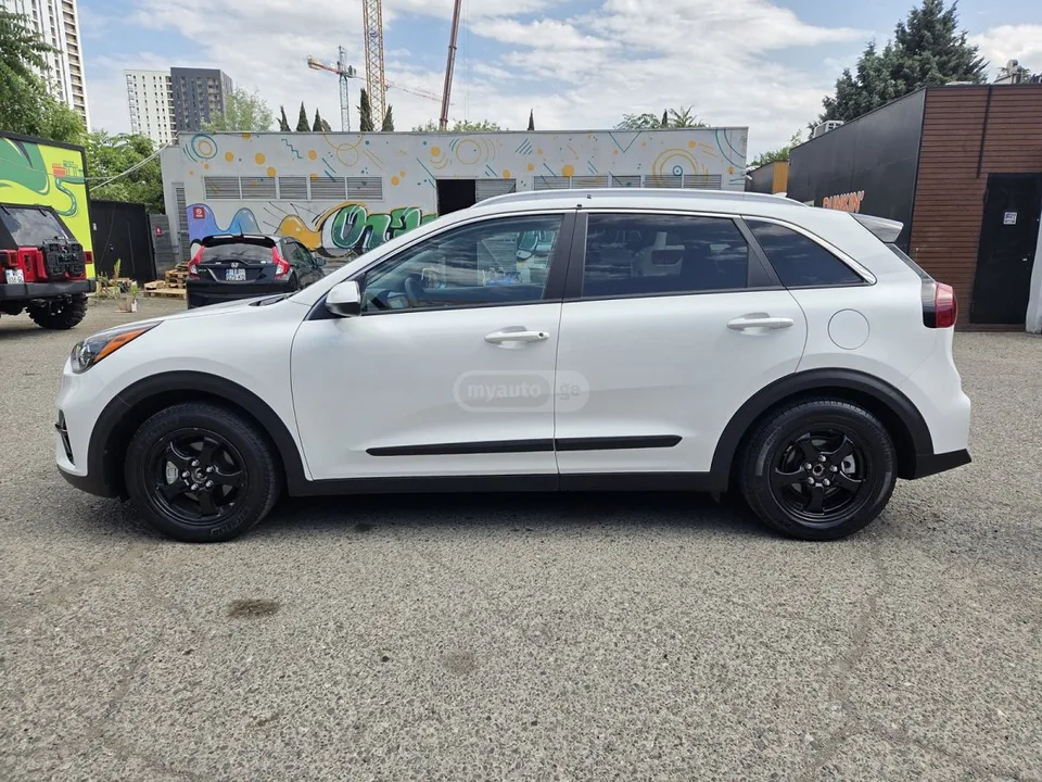 Kia Niro 2022 — миниатюра 2