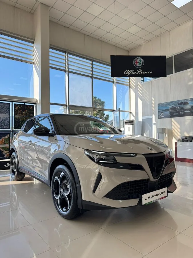 Alfa Romeo Junior 2025 — миниатюра 2