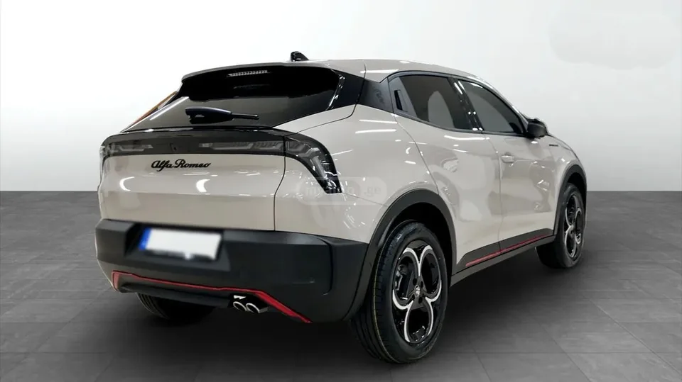 Alfa Romeo Junior 2025 — миниатюра 5
