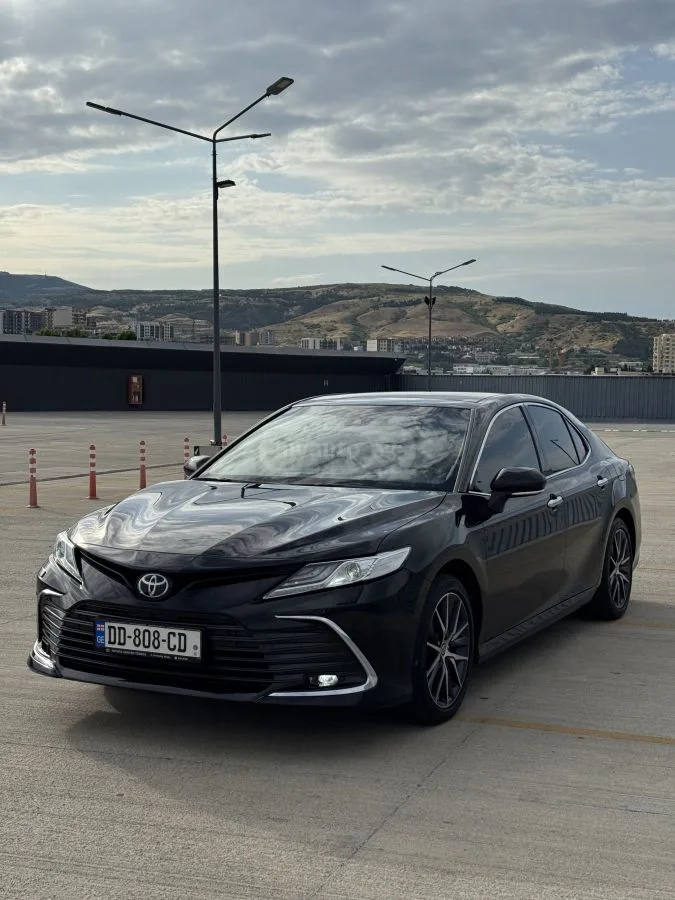Toyota Camry 2023 — фото 1, купить с доставкой в Москву