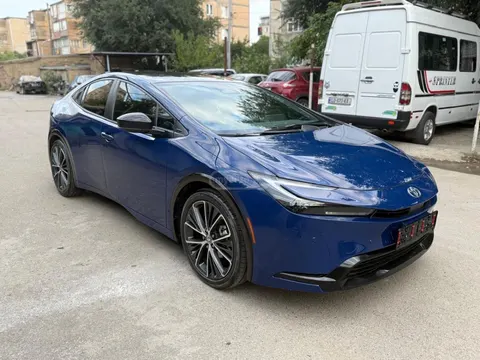 Toyota Prius 2023 купить в Москве