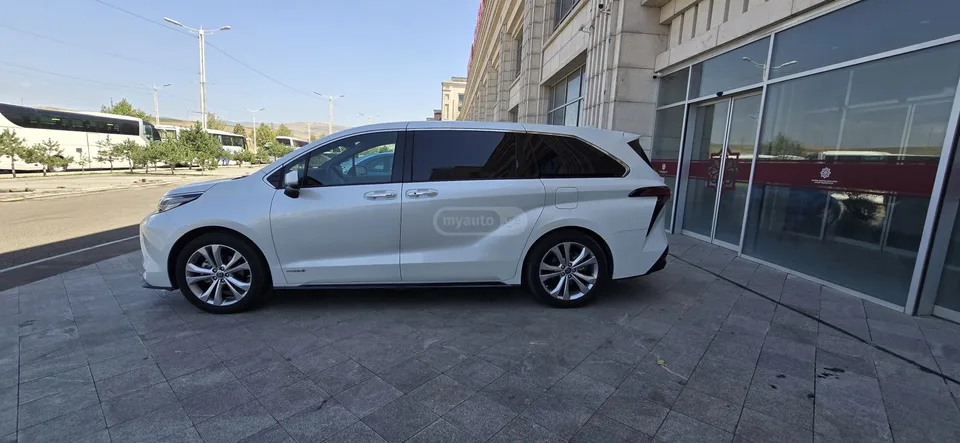 Toyota Sienna LIMITED 2024 — миниатюра 3