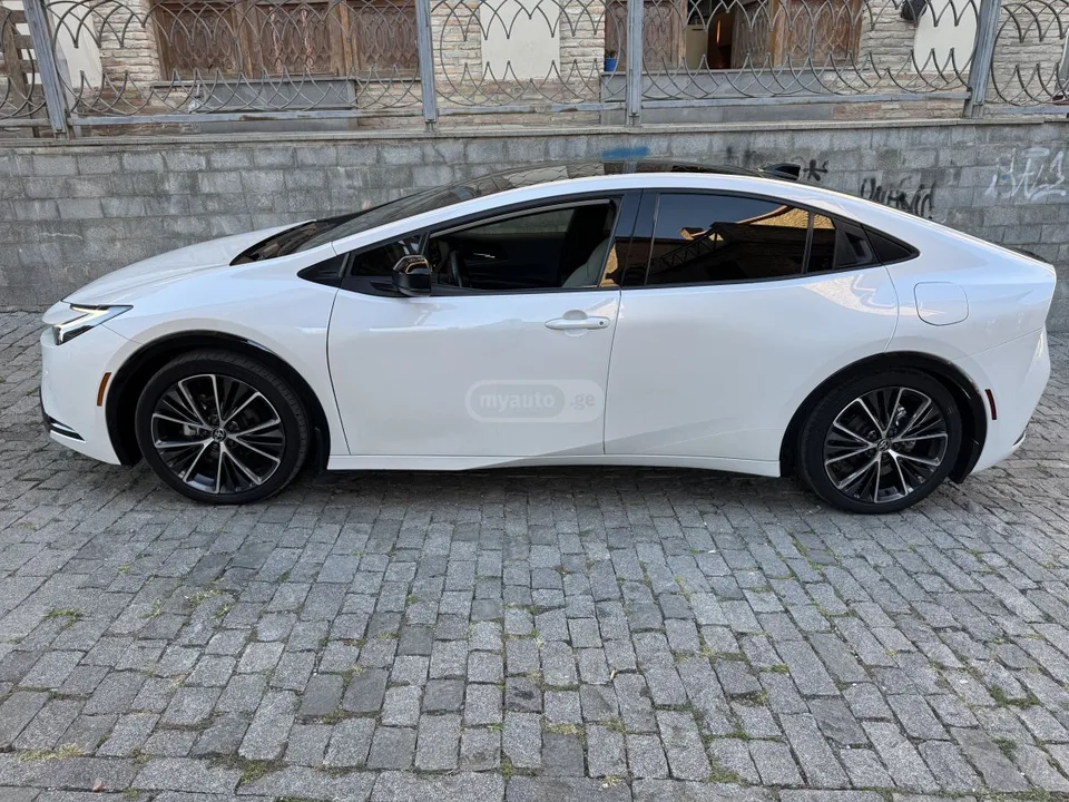 Toyota Prius XLE 5dr Front-Wheel Drive Hatc 2023 — миниатюра 2