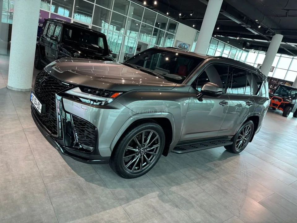 Lexus LX 600 2023 — фото 1, купить с доставкой в Москву