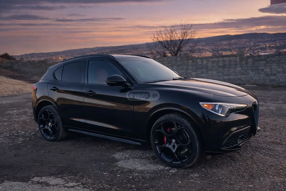 Alfa Romeo Stelvio Veloce 2023 — миниатюра 2
