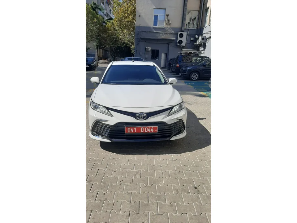 Toyota Camry 2023 — фото 1, купить с доставкой в Москву